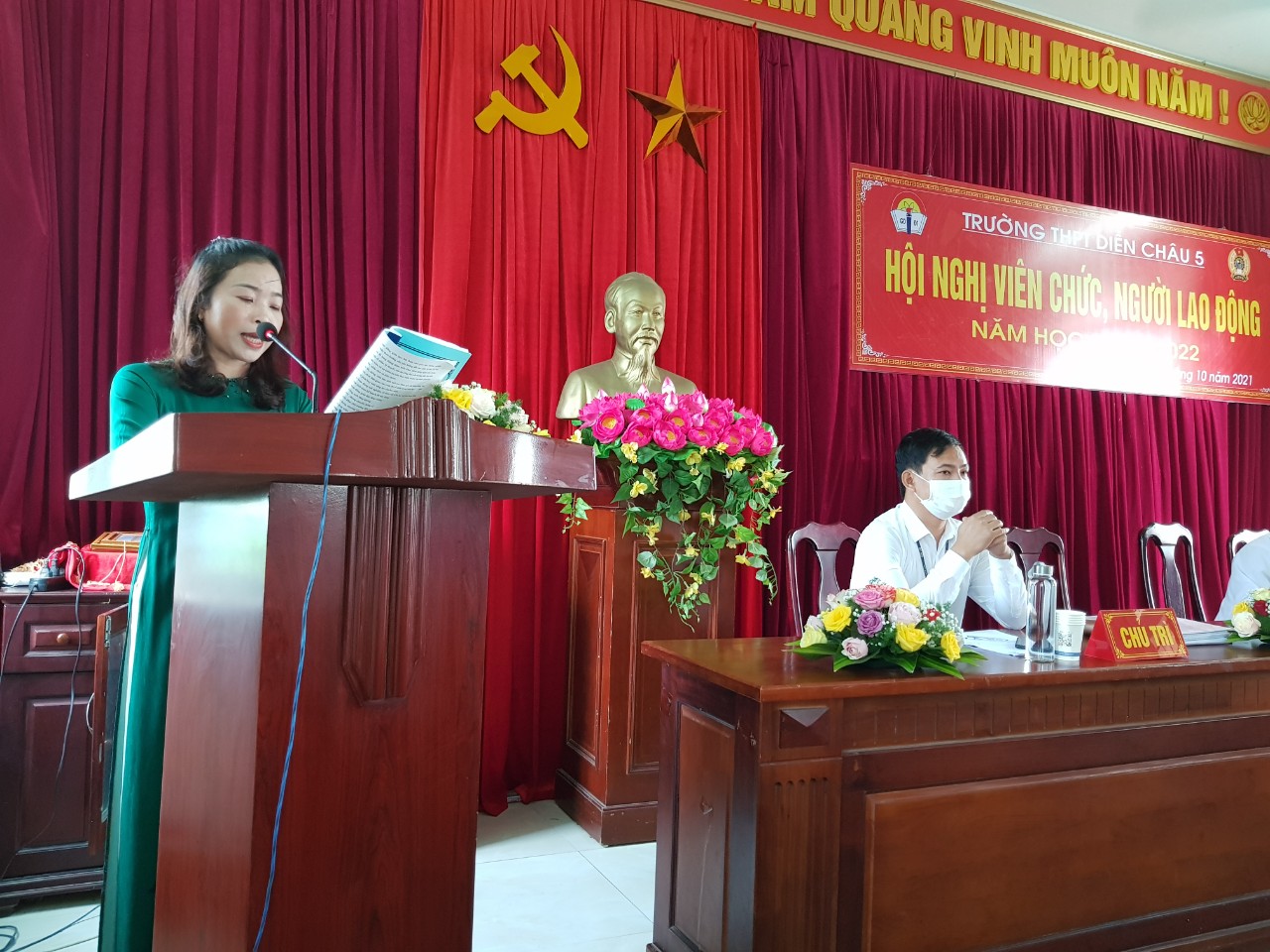 am-ap-nhung-phan-qua-tet-danh-tang-hoc-sinh-ngheo